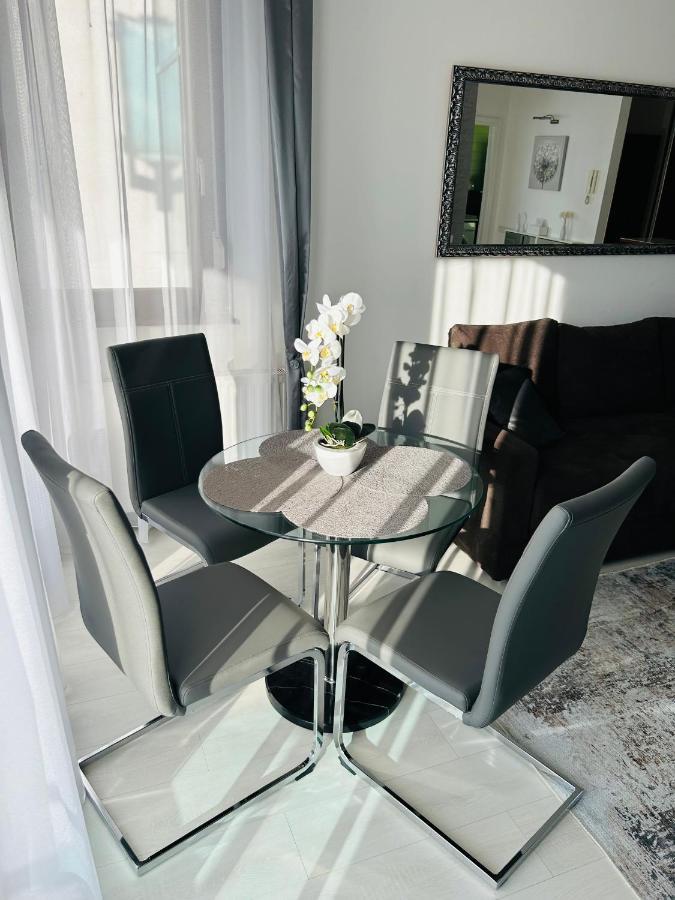 Marina Bay Apartman บูดาเปสต์ ภายนอก รูปภาพ